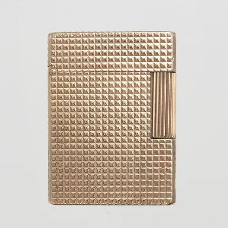 Tändare St Dupont Paris 4,5 x 3,5 x 1,5cm, numrerad EE0635, gulmetall, bruksslitage, ej funktionstestad, inga tillbehör