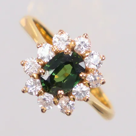 Ring med stenar stl 17, bredd 2,8 - 12,3mm, vita stenar med skador, 21,6K Vikt: 4,1 g