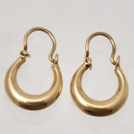 Örhängen mått 10,2x15,5mm, bredd 2,4mm, 18K guld, 0,93g.