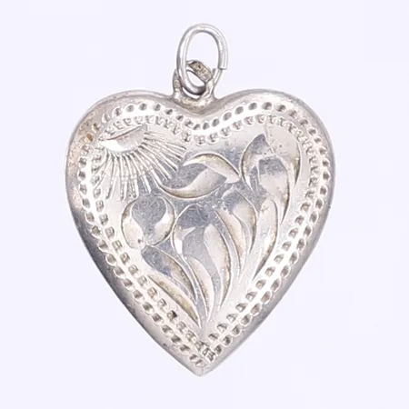 Hänge hjärta med dekor längd inkl ögla 24mm, bredd 17mm silver 835/1000 Vikt: 2,6 g