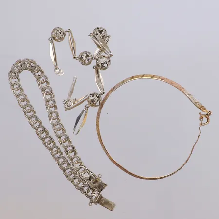 Diverse smycken defekt, 830-925/1000 silver Vikt: 18,6 g
