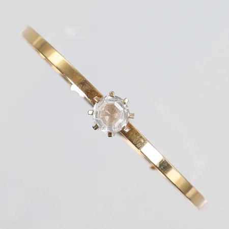 Armring med vit sten ställbar storlek, bredd 3-10mm, tillv. Petterssons Eftr Juvelerar Ab Joh 1967, 18K Bruttovikt: 13,2g Vikt: 13,2 g