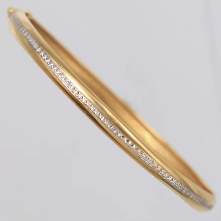 Stelt armband, innermått ca 17cm, bredd 4,6mm, tvåfärgat, GHA, 18K Vikt: 5 g