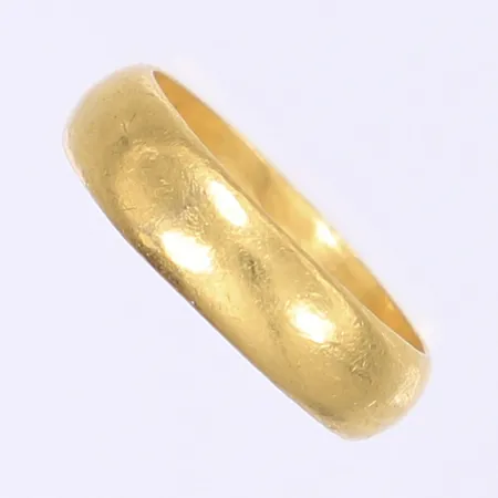 Ring stl:19 bredd 6mm bucklig sliten Thaiguld 23K ½Baht Vikt: 7,6 g