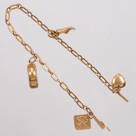 Armband Ankarlänk längd 18,5cm bredd 3,4mm, fyra berlocker hjärta, sko, bil, vågen, 18K Vikt: 6,5 g