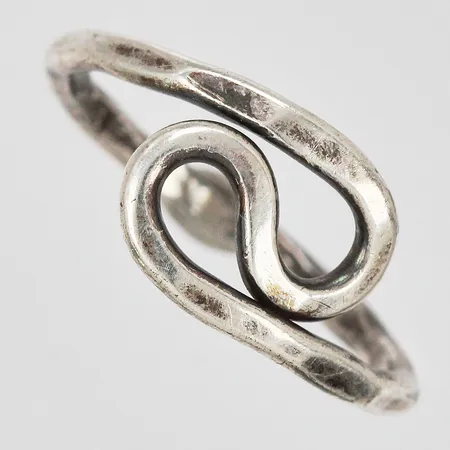 Ring stl: 15½ bredd ca 1-8mm 925/1000 silver Vikt: 1,2 g