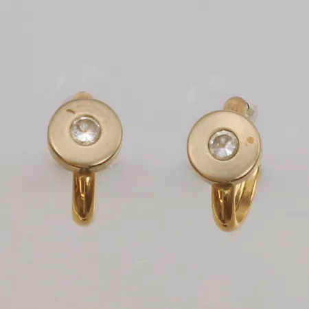 Ett par örhängen, längd 12mm, med vit sten, GHA, 18K Vikt: 1 g