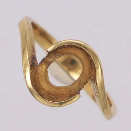 Ring stl:16¾, bredd 10,7mm, defekt, sten saknas, 8K Vikt: 2,3 g