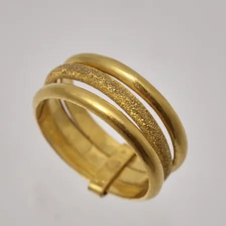 Ring stl17½, bredd 7,1mm, 23K, 0,25 bath (1 salung) 3,8g.