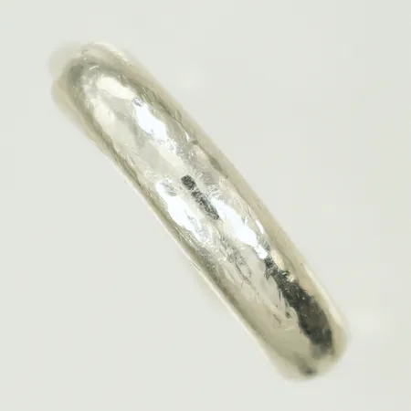 Ring, stl 18½, bredd 2,9-5,1mm  TKH (Formkompaniet Konsultation,Hantv, Dyrön 2023) Silver 925/1000 Vikt: 6,3 g