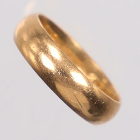 Ring slät stl 16¾, gravyr 18K Vikt: 5 g