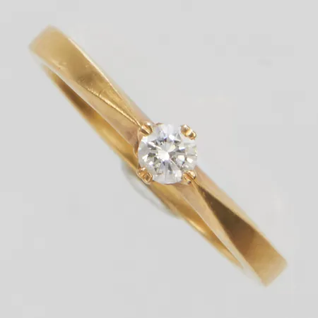 Enstensring med diamant 1 x ca 0,10ct stl 16¼, bredd 2-4mm, GHA, 18K Vikt: 2,6 g