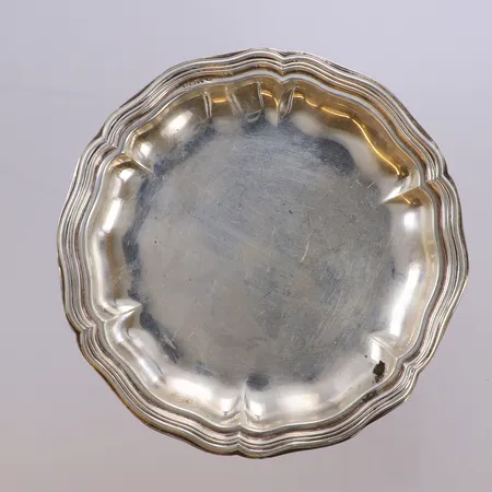 Fat Ø11cm, utländsk stämpel, lätta repor 800/1000 silver Vikt: 37,5 g