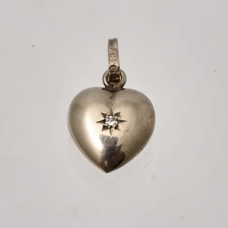 Hänge hjärta mått 11,5x20mm, 1st diamant 8/8 slipad, Bengt Hallberg, 18K vitguld, 1,59g.
