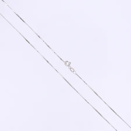 Halskedja Venezia 45cm, bredd 1mm, lätt bucklig, vitguld 18K Vikt: 2,3 g