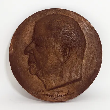 Konstrelief Evert Taube av Astri Berman Taube, nr: 242/450, Ø29cm, Svenska medaljgillet Eskilstuna, Brons/konstmassa Skickas med postpaket.