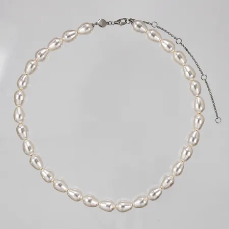 Collier Ti Sento med plastpärlor längd ca 37,5-47,5cm bredd ca 8mm lås samt delav kedja i silver Vikt: 0 g
