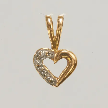 Hänge hjärta med diamanter 4 x ca 0,005ct, längd inkl ögla 1,3cm, bredd 8mm, 18K Vikt: 0,7 g
