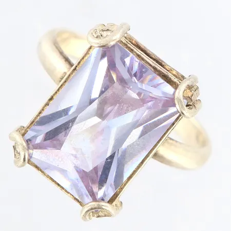 Ring med lila sten stl:18 bredd 2,5-15mm silver 925/1000 Vikt: 5,8 g