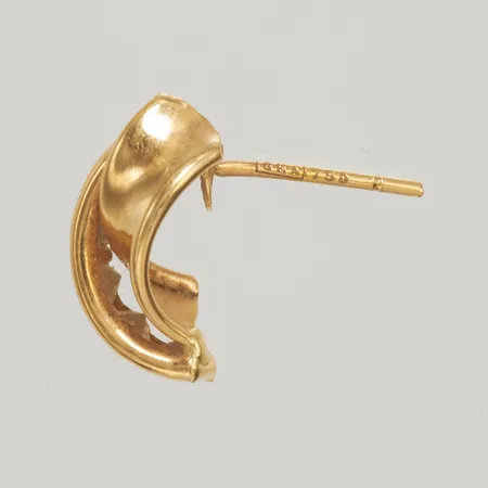 Udda örhänge med vita stenar 12,5x6,5mm, stift skevt, 18K Vikt: 0,6 g