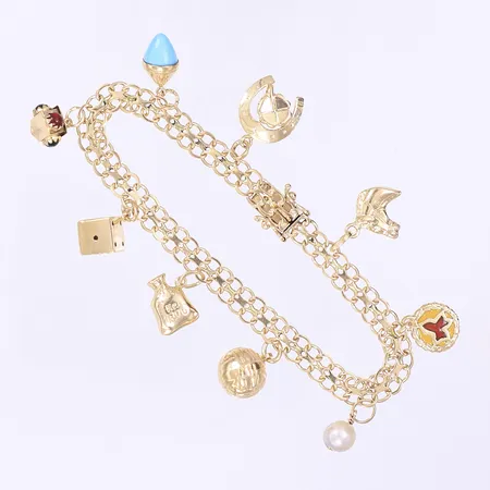 Armband X-länk med nio berlocker längd 18,5cm bredd 6mm kistlås 18K Vikt: 15,9 g