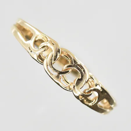 Ring Bismarck stl 16, bredd 2-4 mm, 18K. Vikt: 0,8 g
