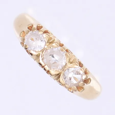 Ring med vita stenar stl:17¾, bredd 2-5mm, mycket slitna stenar, 18K Bruttovikt: 4,8g Vikt: 4,8 g