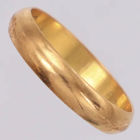 Ring slät stl:19¾, bredd 4,2mm, gravyr, Johnsson & Co N Stockholm 1970, 18K Vikt: 4,1 g