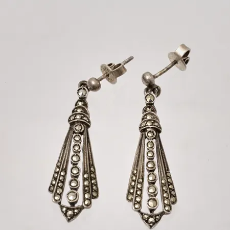 Örhängen 10,9x38,3mm markasiter silver 830/1000, 4,83g.