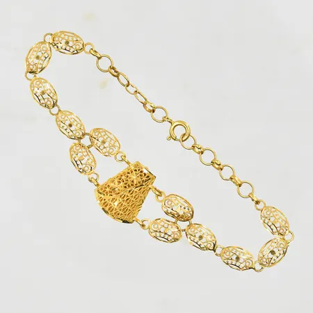 Armband filigran längd 17-19 cm, bredd 5-8 mm, 21K. Vikt: 6,6 g