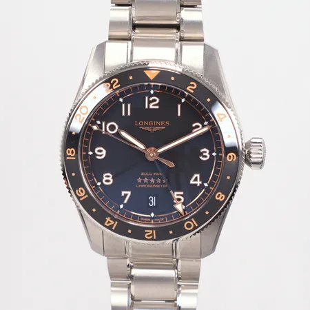 Herrur Longines ZULU TIME automat 39mm, referensnummer L3.802.4, serienummer 57384979, fint skick, extra länkbitar, garantikort från 2025, box samt ytterkartong