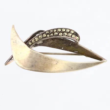 Brosch med markasiter 45x20mm, saknar en sten, 925/1000 silver Vikt: 7 g