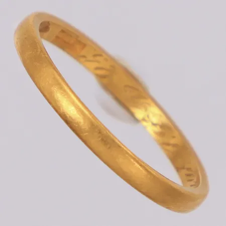 Ring slät stl:19¼, bredd 2,3mm, Wahlberg A U Gävle 1925, gravyr, 23K Vikt: 3,3 g