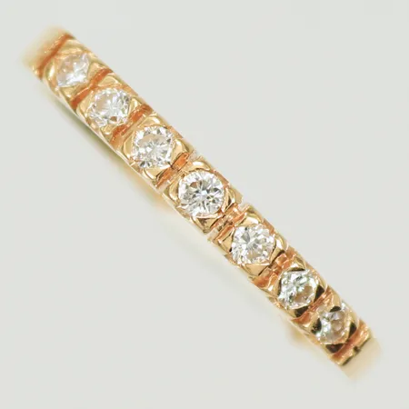 Ring med diamanter 7 x ca 0,02ct, stl 17¾, bredd ca 2-3mm, 18K, 2,6g