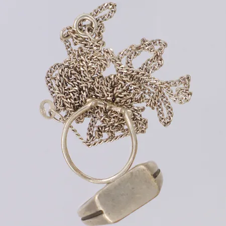 Kedja, 2 ringar, bucklor, defekt, repor, 925/1000 silver Vikt: 14,5 g