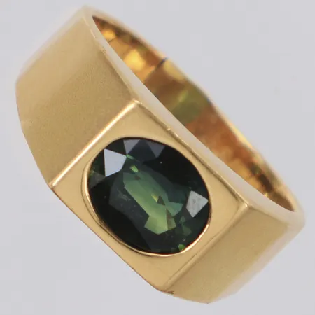 Ring med sten stl:19½, bredd 9mm, fattning i 14K, skadad, spricka i skena, 18K Bruttovikt 10g Vikt: 10 g
