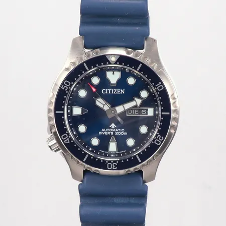 Herrur Citizen Diver´s 200m automat ca 44mm, dag och datum, nummer 8204-R014463, serienummer 182030219, gummiband, inga tillbehör