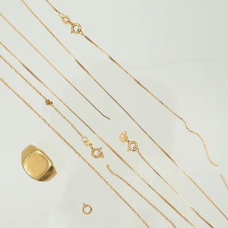 Diverse guld, halskedjor, ring, gulddel, defekt/av 18K Vikt: 7,8 g