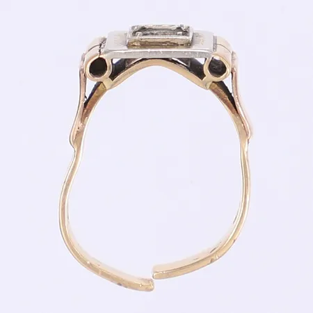 Ring defekt 14K  Vikt: 3,8 g