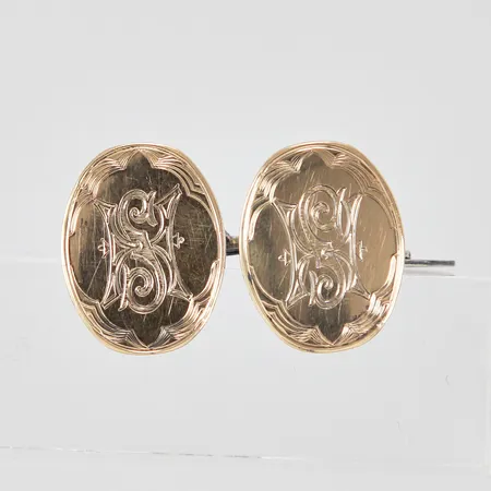 Ett par manschettknappar Guldvaruaktiebolaget G. Dahlgren & Co Ab graverade ca 20x15mm silver Vikt: 8 g