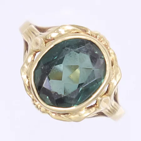 Ring med grön sten stl: 19½ bredd 2-15mm 14K Vikt: 4,4 g