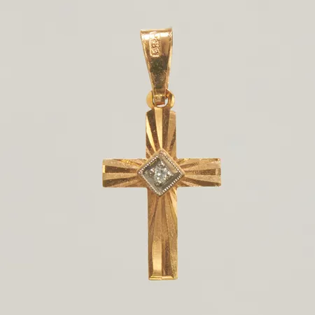 Hänge Kors med diamant 1 x ca 0,01ct längd inkl ögla 2cm, bredd 10mm, 18K Vikt: 0,5 g