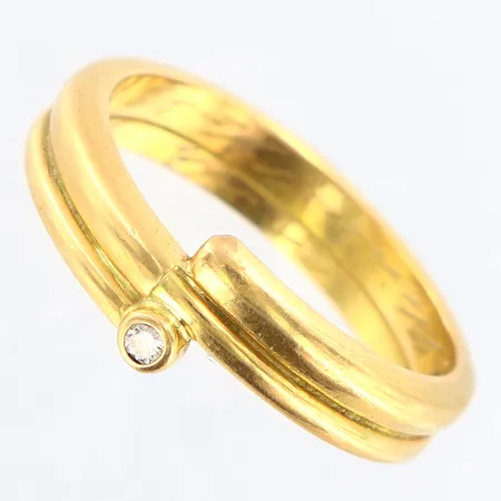 Ring med diamant ca0,02ctv, stl:19½, gravyr, 18K Vikt: 7,7 g