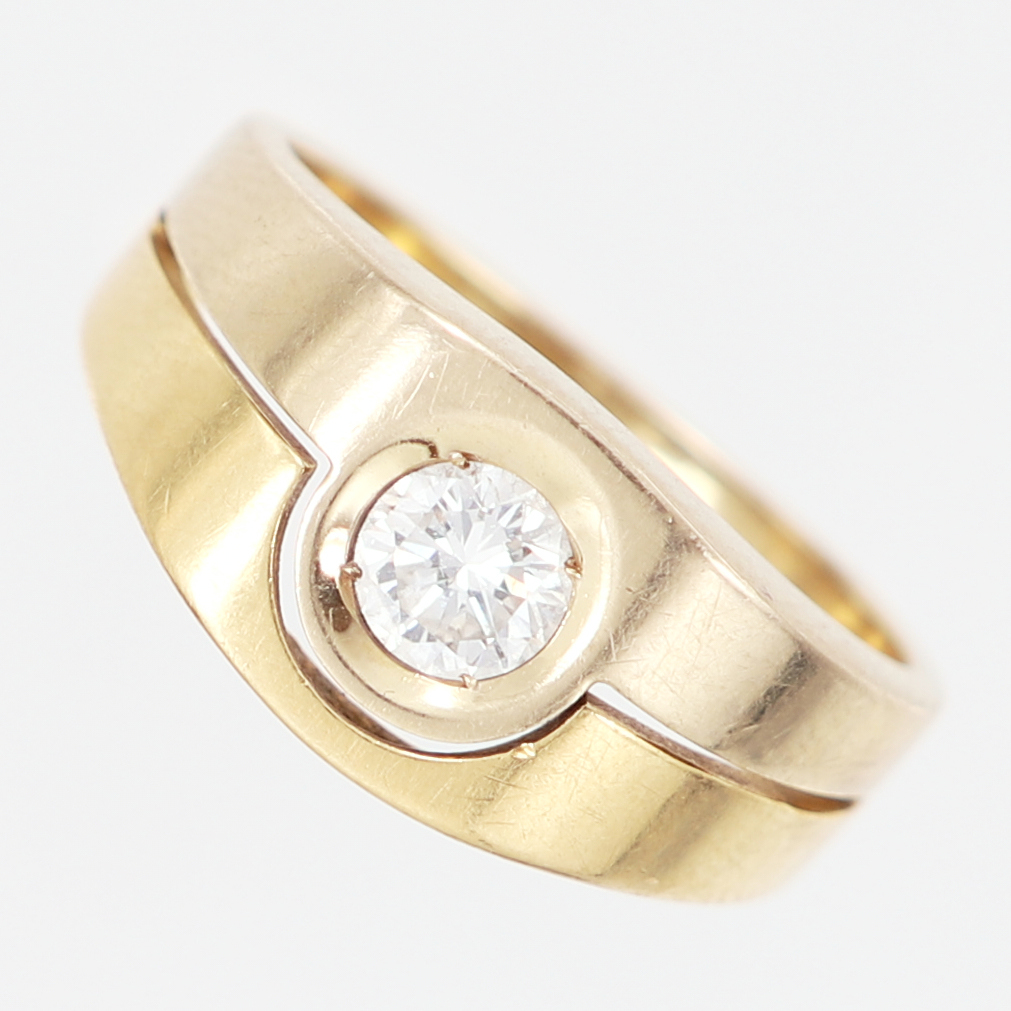 Klackring med diamant 1x0,50ct TW/SI stl:19¼, bredd: 4-10mm, 18K Vikt: 7,7 g