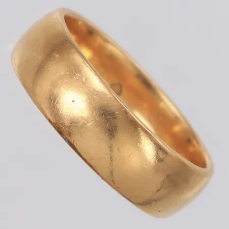 Ring slät stl:20, bredd 6,9mm, gravyr, repig, 18K Vikt: 11,3 g