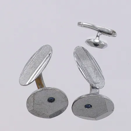 Ett par manschettknappar, 1 Skjortknapp, med blå stenar, 935/1000 silver Vikt: 8,4 g