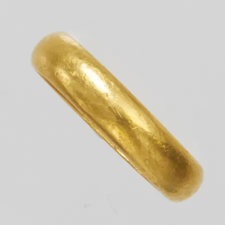 Ring slät stl 17, bredd 5mm, skev, personlig gravyr, 23K Vikt: 7,4 g
