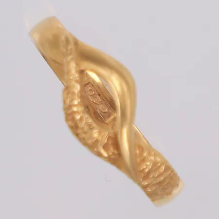 Ring stl:17½, bredd 7,3mm, Ceson Göteborg 1981, 18K Vikt: 2,5 g