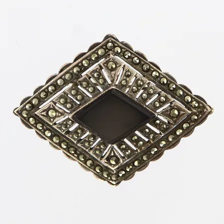 Brosch med markasiter samt svart sten, 30x40mm 925/1000 silver Vikt: 8 g