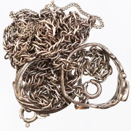 Diverse silver, defekter, ojämnheter, stenar, 830-925/1000 silver.  Vikt: 16,9 g